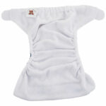 Hier de leuke zwemluier met drukkers Marina wit van HappyBear. De zwemluier Marina is bedrukt met diverse dieren zoals een schildpad, octopus, kwal & vissen. Het broekje is verstelbaar met klittenband. Gemaakt van biologisch katoen en gerecycled plastic.