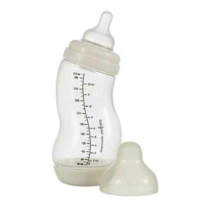 De Difrax S-fles Wide 310 ml Clay is de populairste babyfles voor baby, papa en mama. Het speciale anti-darmkrampjes ventiel en de S-vorm zorgen voor een constante stroom van flesvoeding. De S-fles anti-koliek is vanaf de geboorte te gebruiken en ideaal in combinatie met borstvoeding.