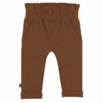 Dit leuke effen bruine broekje komt uit de Winter Flower collectie van Frogs and Dogs. Dit leuke broekje is effen bruin met 2 steekzakjes. De pijpjes hebben een omslagrand. De tailleband is elastisch en enigszins gerimpeld.