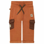 Een leuke bruine cargobroek met omslag uit de collectie van Firends in the Woods van Frogs and Dogs. Deze collectie is een speelse en tegelijkertijd stoer collectie. Ideaal om in de spelen en te stralen.