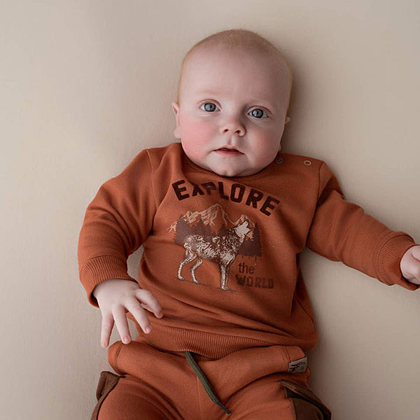 Een leuke bruine cargobroek met omslag uit de collectie van Firends in the Woods van Frogs and Dogs. Deze collectie is een speelse en tegelijkertijd stoer collectie. Ideaal om in de spelen en te stralen.