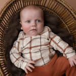 Een leuke bruine cargobroek met omslag uit de collectie van Firends in the Woods van Frogs and Dogs. Deze collectie is een speelse en tegelijkertijd stoer collectie. Ideaal om in de spelen en te stralen.