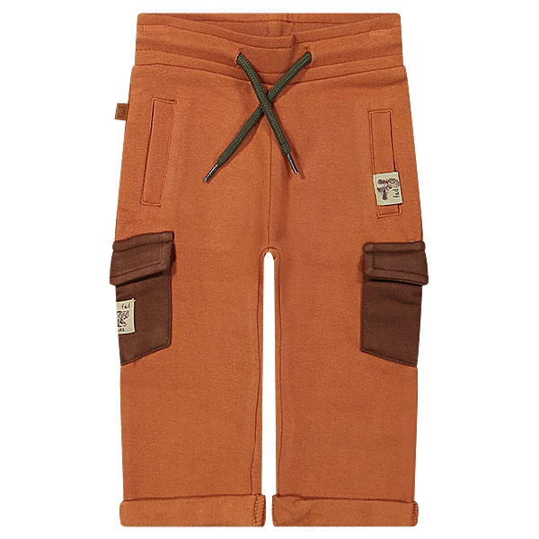 Een leuke bruine cargobroek met omslag uit de collectie van Firends in the Woods van Frogs and Dogs. Deze collectie is een speelse en tegelijkertijd stoer collectie. Ideaal om in de spelen en te stralen.