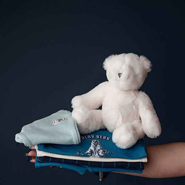 Dit stoere blauwe broekje gemaakt van waffel stof komt uit de Polar Adventure collectie van Frogs and Dogs. Het broekje straalt frosheid & speelsheid uit, terwijl de stof zorgt voor een knus en comfortabel gevoel.