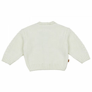 Dit stoere gebreide vestje in de kleur gebroken wit komt uit de All Collections items. Het vestje heeft een leuke kabelmotief en houten knoopjes. Deze collectie is een collectie die niet seizoensgebonden is.