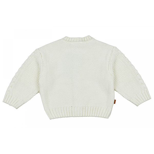 Dit stoere gebreide vestje in de kleur gebroken wit komt uit de All Collections items. Het vestje heeft een leuke kabelmotief en houten knoopjes. Deze collectie is een collectie die niet seizoensgebonden is.