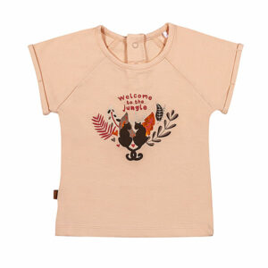 Dit leuke roze shirtje met korte mouwen komt uit de Jungle collectie van Frogs and Dogs. Op de voorkant van het shirtje staat een leuke print van 2 jaguars en bladeren. Boven deze afbeelding staat de tekst 'Welcome to the Jungle'.