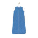 Blauwe slaapzak van Jollein Speckled blue met subtiele spikkelprint en zachte stof voor baby’s