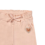 Roze babybroekje met strikje op de elastieken band, hartvormig logootje en gezoomde pijpjes uit de Flower Power-collectie.