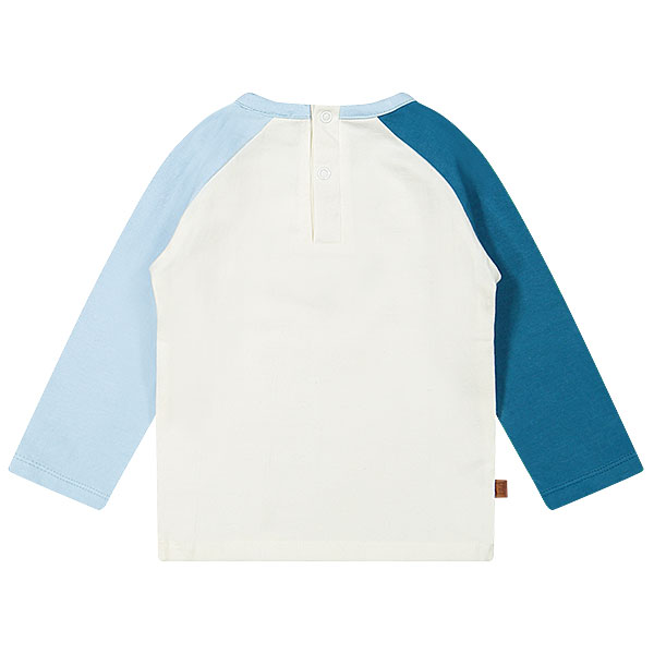 Dit stoere shirtje Pinguïn met lange mouw in de kleur crème & blauw komt uit de collectie Polar Adventure van Frogs and Dogs. Het shirtje heeft raglan mouwen. Beide mouwen hebben een andere kleur. Op de voorzijde is een print van 3 pinguïns en de tekst Cool Friends.
