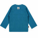 Dit stoere blauwe shirtje met lange mouw komt uit de collectie Polar Adventure van Frogs and Dogs. Op de voorkant van het shirtje staat een ijsbeer afgebeeld staand op een ijsschot. Boven de beer staat de tekst Polar Bear.