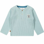 Dit stoer shirtje Waffle met lange mouw in de kleur blauw  komt uit de collectie Polar Adventure van Frogs and Dogs. Het shirtje is effen van kleur en is gemaakt van zachte wafelstof. Aan de voorzijde zit een sluiting met 2 drukkers.