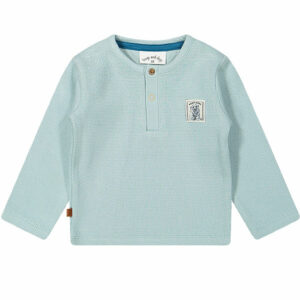 Dit stoer shirtje Waffle met lange mouw in de kleur blauw komt uit de collectie Polar Adventure van Frogs and Dogs. Het shirtje is effen van kleur en is gemaakt van zachte wafelstof. Aan de voorzijde zit een sluiting met 2 drukkers.