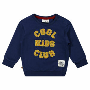 Dit stoere shirt met lange mouw in de kleur blauw komt uit de collectie Handsome Academy van Frogs and Dogs. Het shirtje heeft op de voorkant groot in het geel de tekst staan 'Cool Kids Club'. De letters zijn gemaakt van stof en op het shirt gestikt.