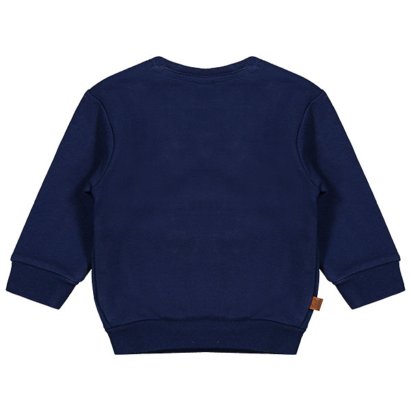 Dit stoere shirt met lange mouw in de kleur blauw komt uit de collectie Handsome Academy van Frogs and Dogs. Het shirtje heeft op de voorkant groot in het geel de tekst staan 'Cool Kids Club'. De letters zijn gemaakt van stof en op het shirt gestikt.