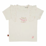Dit leuke off white shirtje met korte mouwen komt uit de Spring Summer Crush collectie van Frogs and Dogs. Op de voorkant van het shirtje staat een schattige print van besjes met de tekst 'Best fruit Forever". Het shirtje heeft aan de zijkant van de hals aan beide kant een ruche rand zitten.