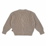Dit stoere gebreide vestje in de kleur camel/beige komt uit de All Collections items. Het vestje heeft een leuke ribmotief en blanke houten knoopjes. Deze collectie is een collectie die niet seizoensgebonden is.