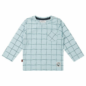 Dit stoer shirtje Checks met lange mouw in de kleur blauw met een geblokt motief komt uit de collectie Polar Adventure van Frogs and Dogs. De blokken zijn in geprint in de kleur donkerblauw. Op de linker voorzijde zit een borstzakje.