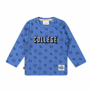 Dit stoere shirt met lange mouw in de kleur blauw komt uit de collectie Handsome Academy van Frogs and Dogs. Het shirtje heeft een overall print in de kleur donkerblauw. Op de voorkant staat de tekst College.