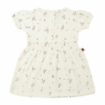 Dit schattige gebroken witte jurkje komt uit de Spring Lucky collectie van Frogs and Dogs. Het jurkje is gemaakt van 'gekreukte' stof en heeft een overall print van kleine bloemetjes. In de taille zit elastiek verwerkt waardoor het rok gedeelte mooi uitwaaiert.