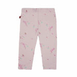 Deze mooie roze legging komt uit de Spring Summer Crush collectie van Frogs and Dogs. De legging is gemaakt van zachte stof en heeft een overal print van besjes. De legging heeft een elastische band met het logo erop gestikt van de lijn. De pijpjes zijn gezoomd.
