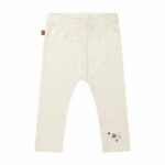 Deze mooie gebroken witte legging komt uit de Spring Lucky collectie van Frogs and Dogs. De legging is gemaakt van zachte stof met gebreide gaatjes. Aan de linker voorzijde, onderaan, zitten geborduurde bloemetjes & hartjes. De legging heeft een elastische banden de pijpjes zijn gezoomd.