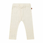 Deze mooie gebroken witte legging komt uit de Spring Lucky collectie van Frogs and Dogs. De legging is gemaakt van zachte stof met gebreide gaatjes. Aan de linker voorzijde, onderaan, zitten geborduurde bloemetjes & hartjes. De legging heeft een elastische banden de pijpjes zijn gezoomd.