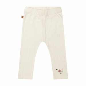 Deze mooie gebroken witte legging komt uit de Spring Lucky collectie van Frogs and Dogs. De legging is gemaakt van zachte stof met gebreide gaatjes. Aan de linker voorzijde, onderaan, zitten geborduurde bloemetjes & hartjes. De legging heeft een elastische banden de pijpjes zijn gezoomd.