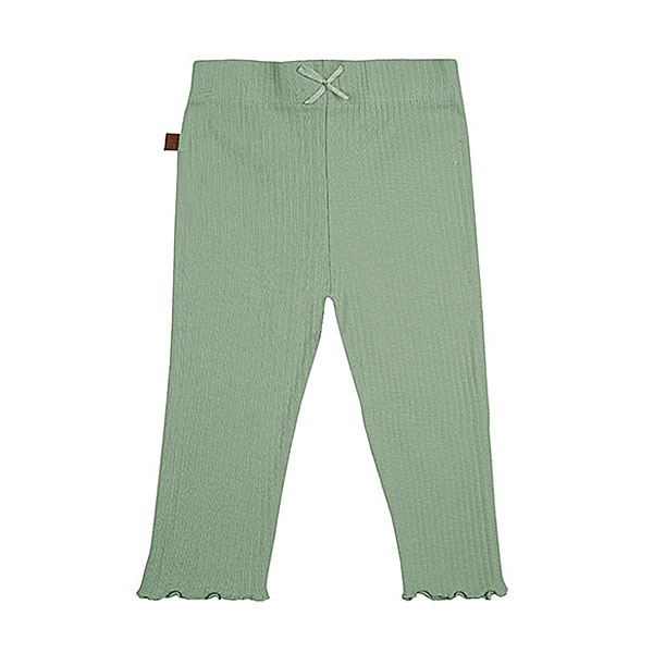 Deze mooie groene legging komt uit de Spring Summer Crush collectie van Frogs and Dogs. De legging is gemaakt van zachte rib stof. De legging heeft een elastische band met een klein sierstrikje aan de voorzijde. De pijpjes zijn enkel geborduurd, hierdoor krijg je een speelse geschulpte rand.