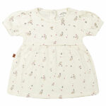 Dit leuke shirtje met korte mouw komt uit Spring Lucky collectie van Frogs and Dogs. Het shirtje is een combi van een shirtje en een blouse. Het is gemaakt van gekreukte stof in de kleur gebroken wit. Het shirtje heeft een overal print van kleine bloemetjes.