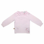 Dit leuke roze shirtje met lange mouwen komt uit de Spring Summer Crush collectie van Frogs and Dogs. Het shirtje heeft een leuk kraagje en een drukker sluiting aan de achterzijde. Aan de voorzijde zit onderaan weerzijde een zakje genaaid. Deze zakjes hebben de bessenprint van de collectie. De onderkant van de mouwen en shirtje zijn gezoomd met een bies.