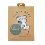 Hier het leuke trainingsbroekje Circus van HappyBear. Het trainingsbroekje Circus is bedrukt met onder andere een leeuw, zeehond, circustent en een konijn uit een hoed. Dit broekje is geschikt als je kindje bijna zindelijk is, maar af en toe toch nog een ongelukje heeft. Het broekje heeft 1 maat.