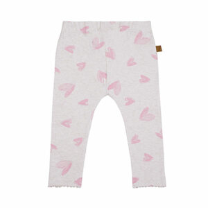 Deze schattige legging komt uit de Spring Breeze collectie van Frogs and Dogs. Het is gemaakt van offwhite - roze gemĂȘleerde stof en heeft een overall print van roze hartjes. Aan de bovenzijde zit een elastische tailleband. De pijpjes zijn onderaan gezoomd en afgezet met een kanten randje.