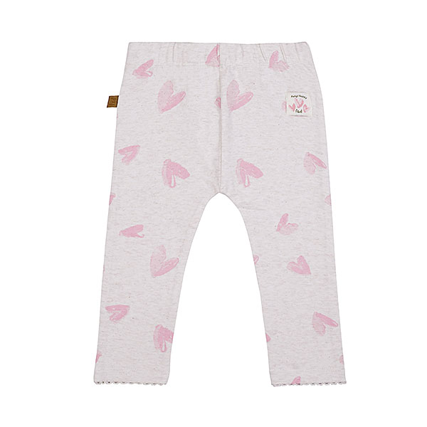 Deze schattige legging komt uit de Spring Breeze collectie van Frogs and Dogs. Het is gemaakt van offwhite - roze gemêleerde stof en heeft een overall print van roze hartjes. Aan de bovenzijde zit een elastische tailleband. De pijpjes zijn onderaan gezoomd en afgezet met een kanten randje.