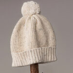 Dit mooie gebreide mutsje in de kleur Sprinkle Beige komt uit de All Collection van Frogs and Dogs. Het mutsje heeft een mooie omslagrand en is gemaakt van 100% katoen.