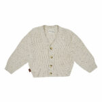 Dit stoere gebreide vestje in de kleur beige komt uit de All Collections items. Het vestje heeft een leuke ribmotief en knoopjes. Deze collectie is een collectie die niet seizoensgebonden is. De kleuren zijn neutraal, kunnen het hele jaar gedragen worden en zijn geschikt voor zowel jongens als voor meisjes. Het vestje is gemaakt van zacht katoen en is comfortabel, lief & stoer.