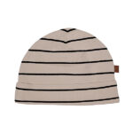 Beige babymutsje met zwarte strepen, omslagrand en Frogs and Dogs-logo met hartje uit de Amour-collectie