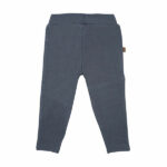 Dit leuke biker broekje in de kleur blauw komt uit de Smile Club collectie van Frogs and Dogs. Het broekje is effen van kleur en heeft gestikte bikerstripes op de broekspijpjes. Aan de binnenzijde is hier niet van te voelen waardoor het geen probleem geeft voor het tere huidje van je kleintje.