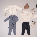 Frogs and Dogs baby & peuterbroekje grijs Smile Club Pleated Pants met zakjes en geborduurde smiley