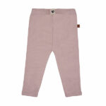 Frogs en Dogs heeft een leuke collectie van leggings gemaakt voor jouw kleine meid. Dit broekje is in de kleur roze en komt uit de Paloma collectie en is gemaakt van zachte materialen. Het roze broekje heeft aan de bovenkant een elastieken band met een sierstrikje in dezelfde kleur als het broekje. Op een van de pijpjes zit een logootje in de vorm van een vogeltje. De pijpjes zijn afgewerkt met een gezoomde rand.