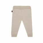 Dit mooie fijn gebreide beige broekje komt uit de collectie Paloma van Frogs en Dogs. Het broekje is effen van kleur en heeft een elastische tailleband en boordjes aan de pijpjes.