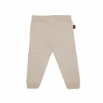 Dit mooie fijn gebreide beige broekje komt uit de collectie Paloma van Frogs en Dogs. Het broekje is effen van kleur en heeft een elastische tailleband en boordjes aan de pijpjes. 