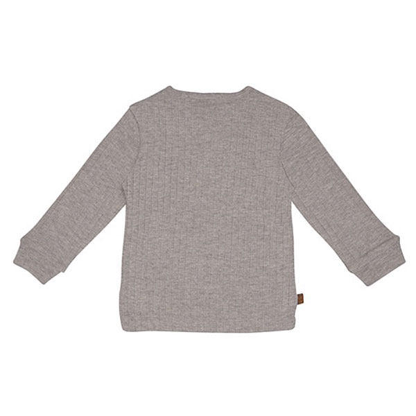Dit leuke overslagshirtje met lange mouw in de kleur taupe komt uit de Raccoon Club collectie van Frogs and Dogs. Het shirtje is gemaakt van zacht katoen. Op de voorzijde zit op borsthoogte het logootje van de collectie. Het shirtje heeft een mooie overslagsluiting met drukkers.