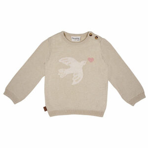 Deze schattige gebreide sweater komt uit de  collectie Paloma van Frogs and Dogs. De sweater is effen beige met op de voorzijde een ingebreide vogel met hartje. De boorden zijn gebreid en effen van kleur en op de schouder zitten 2 knoopjes.