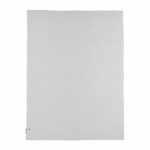 Dit schattige dekentje Rabbit Silver Velvet komt uit de speciale collectie die Meyco gemaakt heeft in samenwerking met AnneMarie Keizer. Het dekentje bestaat uit 2 lagen en dit zorgt voor extra zachte comfort en warmte. Aan de voorzijde heeft het dekentje een grijze gebreide kant met schattige witte konijntjes. De achterzijde is effen wit. Zeer geschikt om te gebruiken in het voorjaar of het najaar.