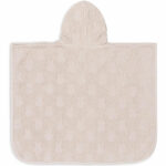 Kun jij deze superzachte beige badponcho met Nijntje patroon weerstaan? Deze fijne poncho van badstof is een echte must have voor kleintjes van 1 t/m 4 jaar. De poncho komt uit de collectie Nijntje Miffy Terry Jaquard Nougatn. De poncho is gemaakt van hoogwaardige badstof, zodat je kleintje na het zwemmen of badderen snel weer droog is. Neem hem mee naar het zwembad, naar het strand of gebruik hem thuis na het badderen.