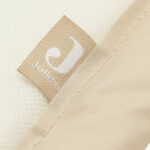 Dit mooie boxdek  in de kleur beige komt uit de collectie van Jollein. Deze boxdek is fijn om te gebruiken in de box zodat jouw kleintje nóg comfortabeler kan spelen. Ook kun je het boxdek perfect gebruiken in combinatie met het bijpassende boxkleed in dezelfde print. Een boxdek heeft als voordeel dat hij makkelijk kan worden afgenomen met een vochtige doek als er een ongelukje gebeurd is. Naast het gebruik in de box is het boxdek ook ideaal voor gebruik als speelkleed op de vloer of in de tuin.