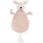 Dit leuke knuffeldoekje Deer Pale Pink komt uit de collectie van Jollein en kan de hele dag met jouw baby knuffelen. Het doekje is roze gebreid aan de voorzijde en heeft een zachte achterkant van fleece materiaal in de kleur crème.  Het doekje heeft het hoofdje van een hertje en een lusje waarmee je hem ook aan de speen kan bevestigen. Zo raak de speen minder snel kwijt.