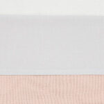 Hier een mooi lichtgrijs lakentje uit de Basics collectie van Jollein. Vanwege de mooie lichte tint is dit lakentje met alle soorten dekentjes te combineren. Het lakentje is gemaakt van 100% katoen en met de afmeting 75 x 100 cm. Op de foto's laten wij een combinatie zien met het dekentje.