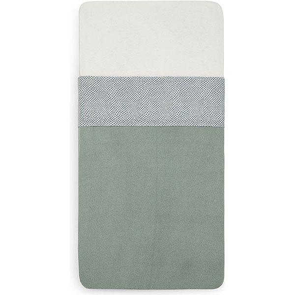 Dit mooie wit/groene lakentje komt uit de collectie Snake Ash Green van het merk Jollein. Het lakentje heeft heeft een overall witte print van de slangenhuid op een groen achtergrond. Het lakentje is gemaakt van 100% katoen en met de afmeting 120 x 150 cm. Op de foto's laten wij een combinatie zien met het dekentje.